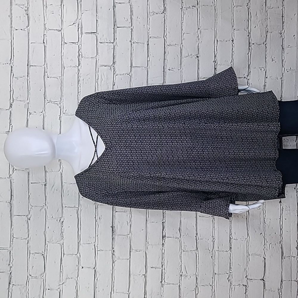Faded Glory Flowy Geometric Dot Ruffle Cuff 3/4 Sleeve V-Neck Blouse Black/White